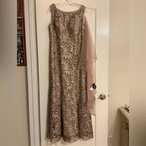 Mother of the Bride gown champagne sequins 8P Alex Evenings Formal dress gown - Picture 5 of 11